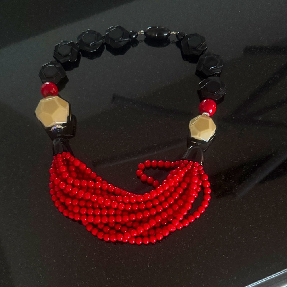 Chic Red and Black Beaded Necklace